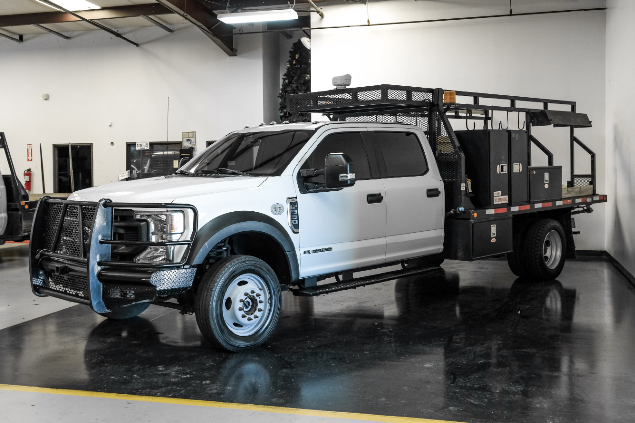 Ford Super Duty F-550 DRW Lariat 4WD Crew Cab 179" WB 60" CA 2020