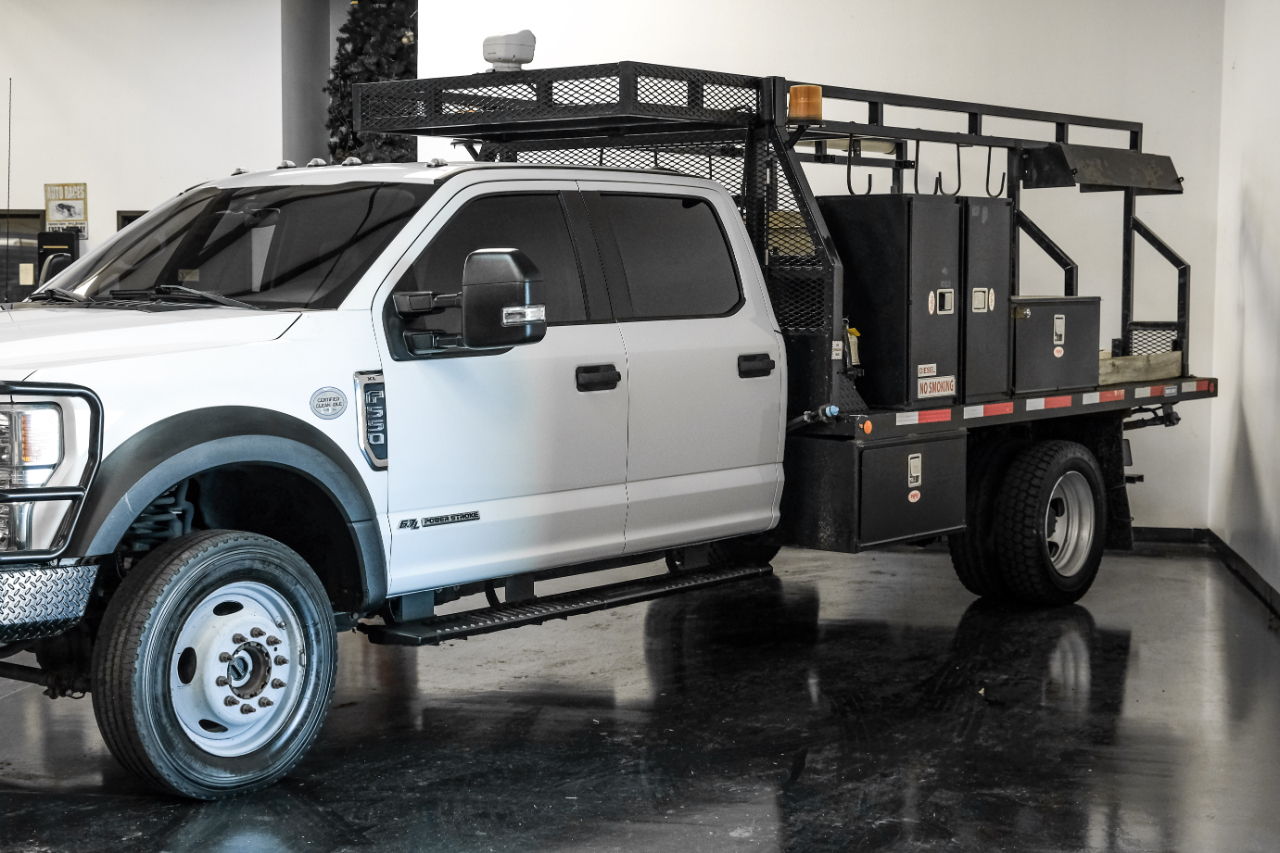 Ford Super Duty F-550 DRW Lariat 4WD Crew Cab 179" WB 60" CA 2020
