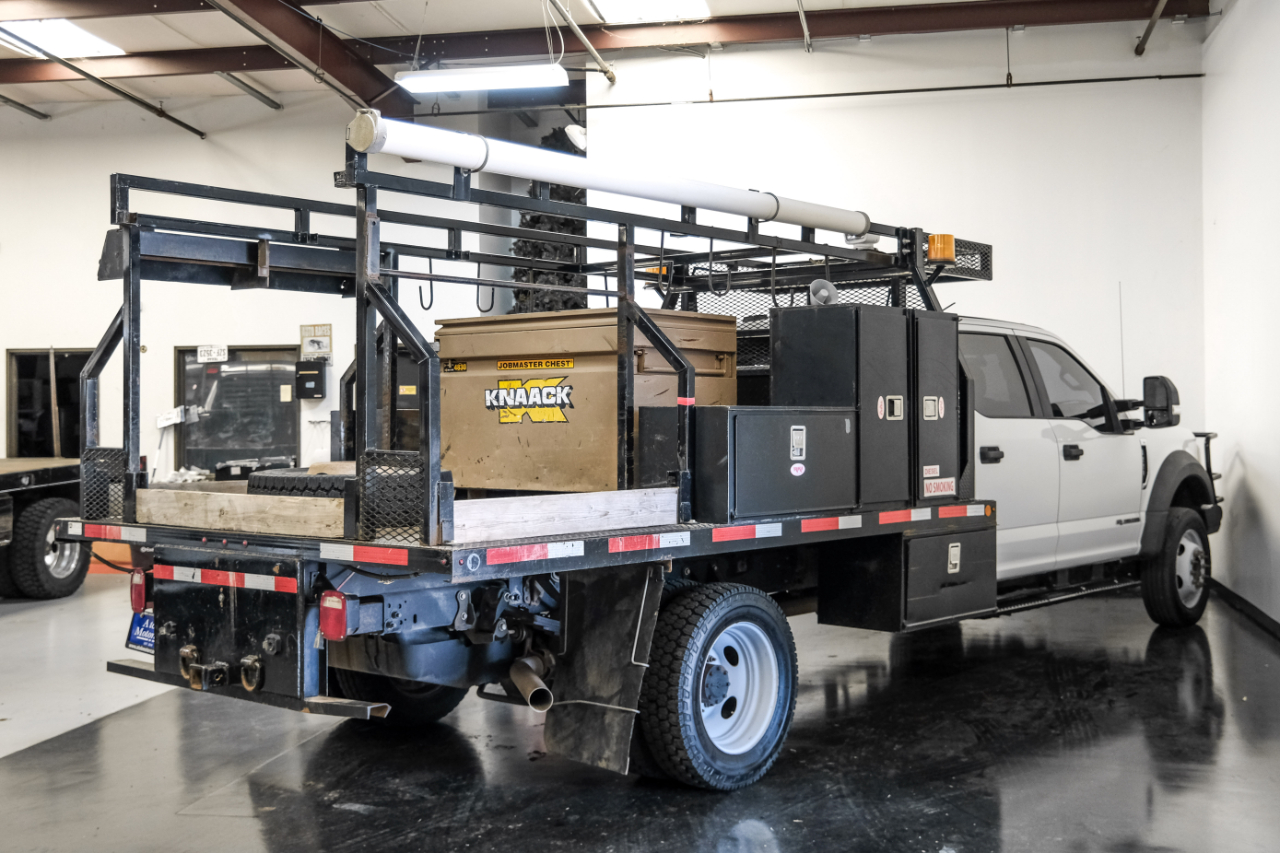 Ford Super Duty F-550 DRW Lariat 4WD Crew Cab 179" WB 60" CA 2020