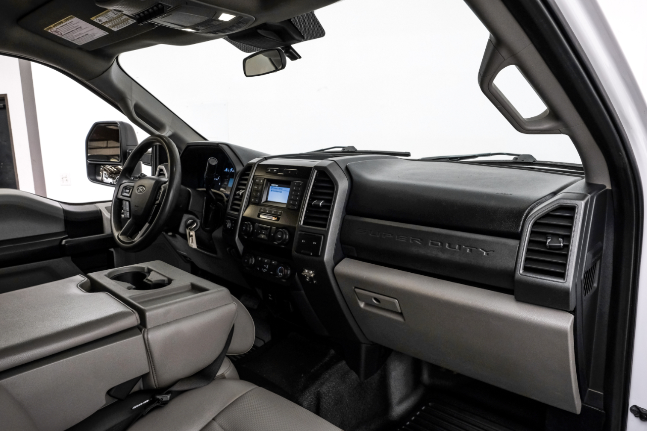 Ford Super Duty F-550 DRW Lariat 4WD Crew Cab 179" WB 60" CA 2020