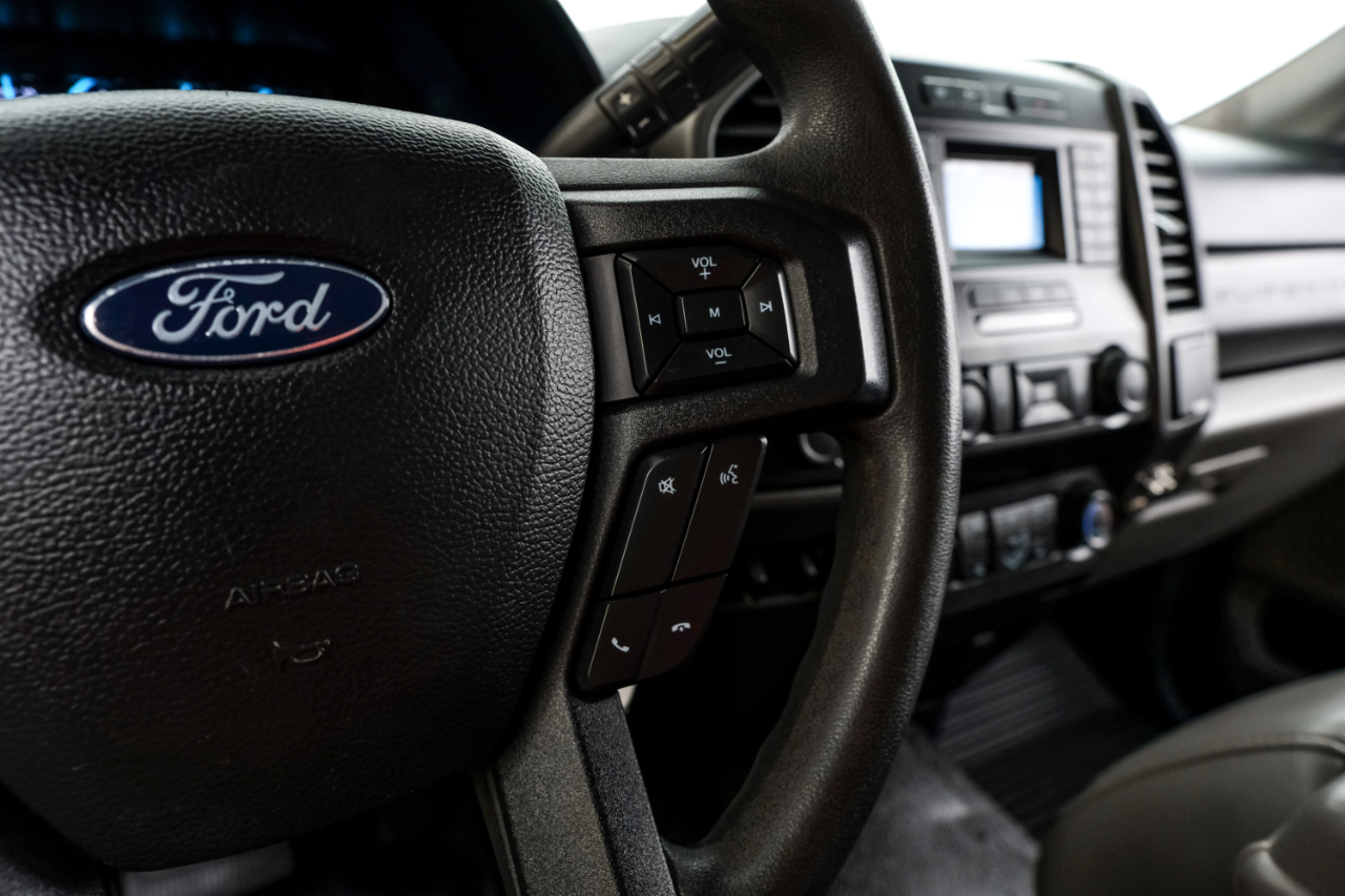 Ford Super Duty F-550 DRW Lariat 4WD Crew Cab 179" WB 60" CA 2020