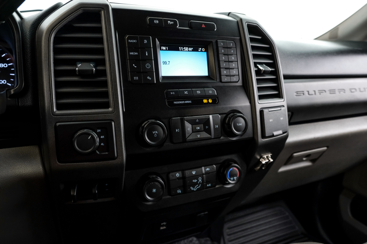 Ford Super Duty F-550 DRW Lariat 4WD Crew Cab 179" WB 60" CA 2020