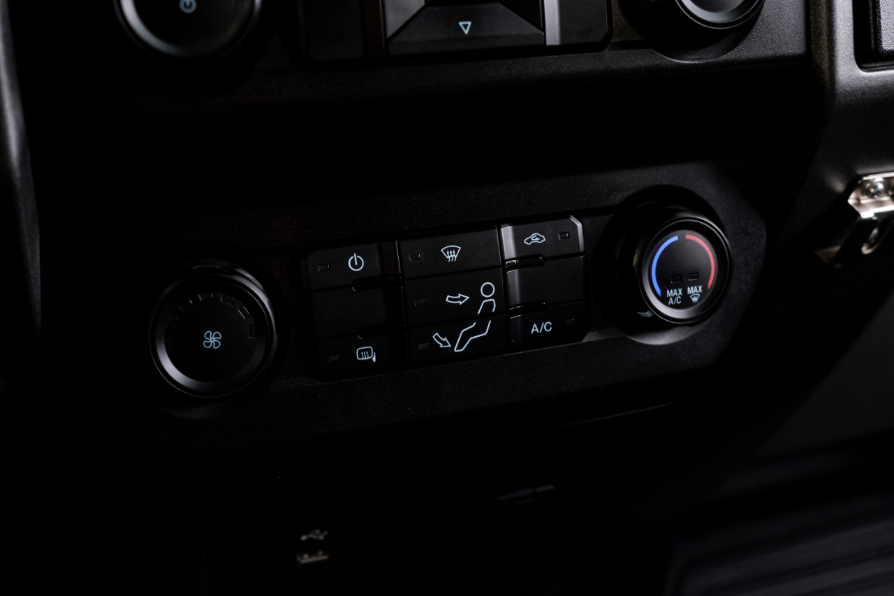 Ford Super Duty F-550 DRW Lariat 4WD Crew Cab 179" WB 60" CA 2020