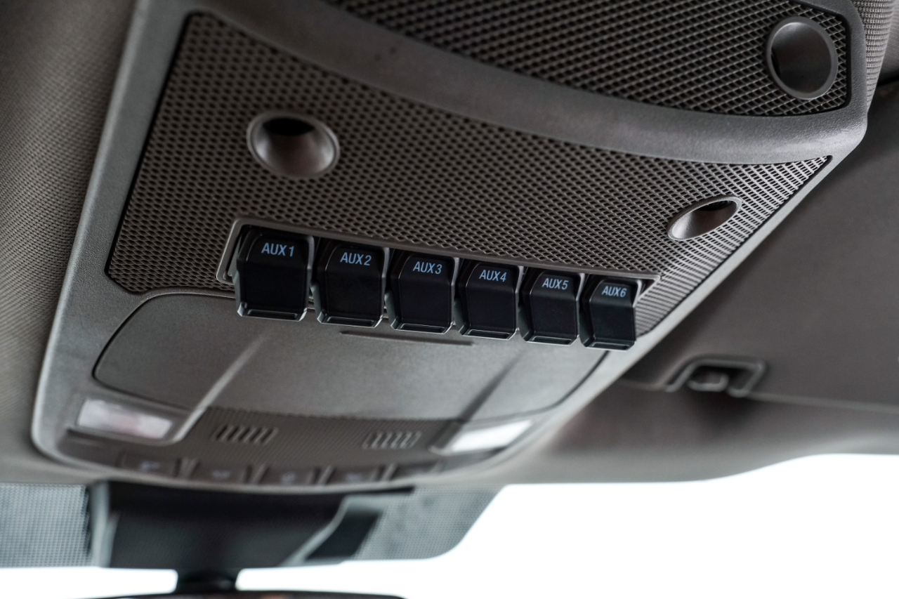 Ford Super Duty F-550 DRW Lariat 4WD Crew Cab 179" WB 60" CA 2020