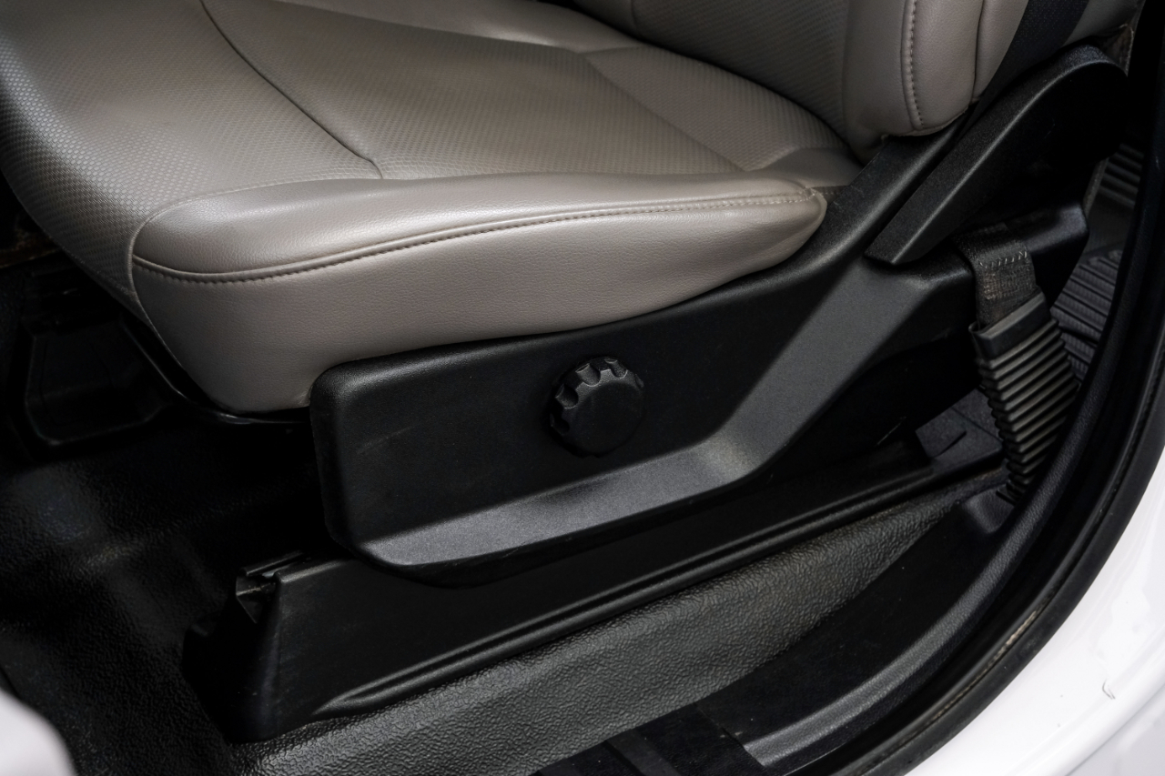 Ford Super Duty F-550 DRW Lariat 4WD Crew Cab 179" WB 60" CA 2020