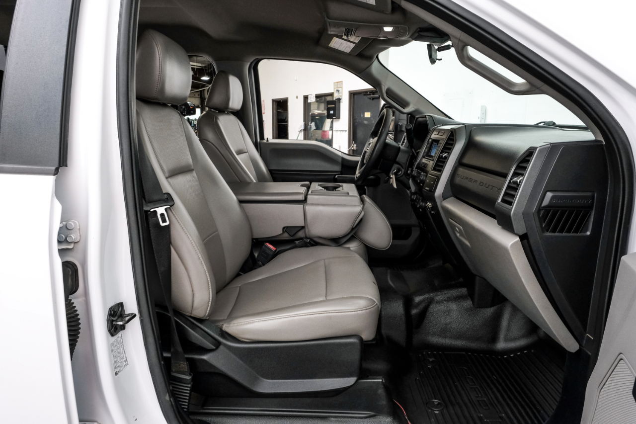 Ford Super Duty F-550 DRW Lariat 4WD Crew Cab 179" WB 60" CA 2020