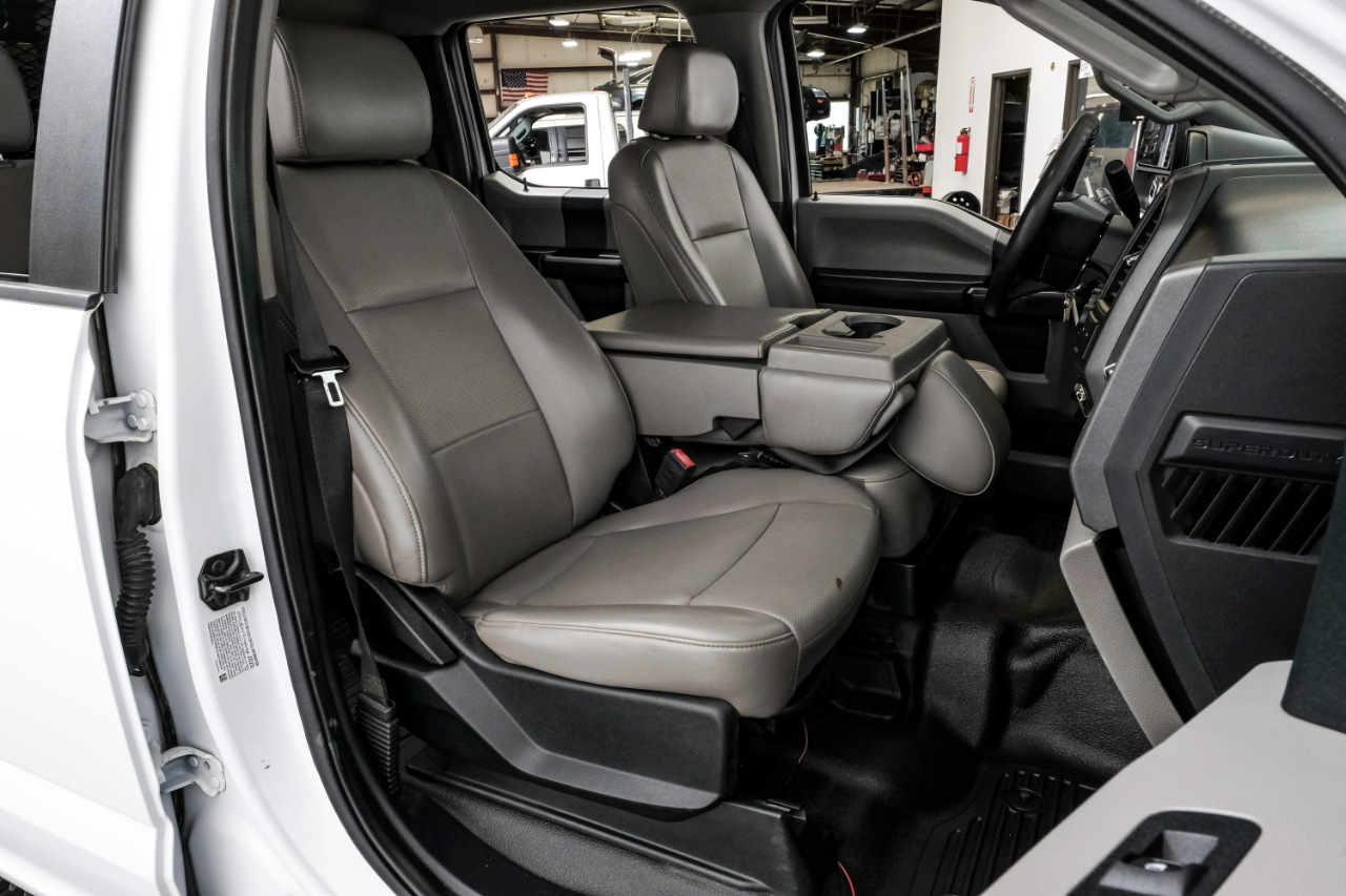 Ford Super Duty F-550 DRW Lariat 4WD Crew Cab 179" WB 60" CA 2020