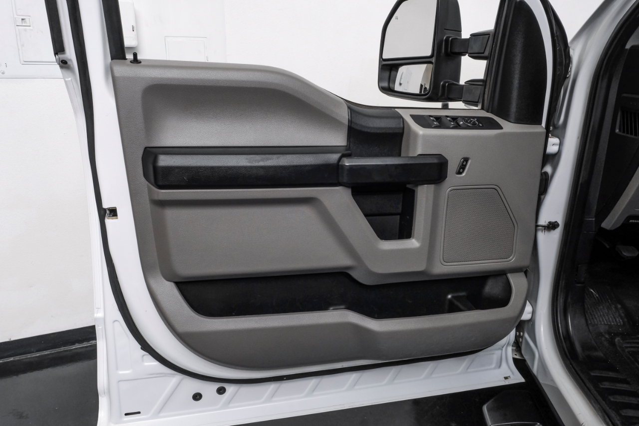 Ford Super Duty F-550 DRW Lariat 4WD Crew Cab 179" WB 60" CA 2020