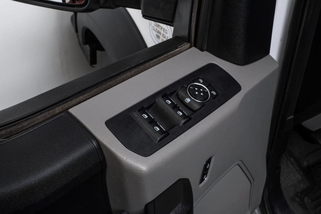 Ford Super Duty F-550 DRW Lariat 4WD Crew Cab 179" WB 60" CA 2020