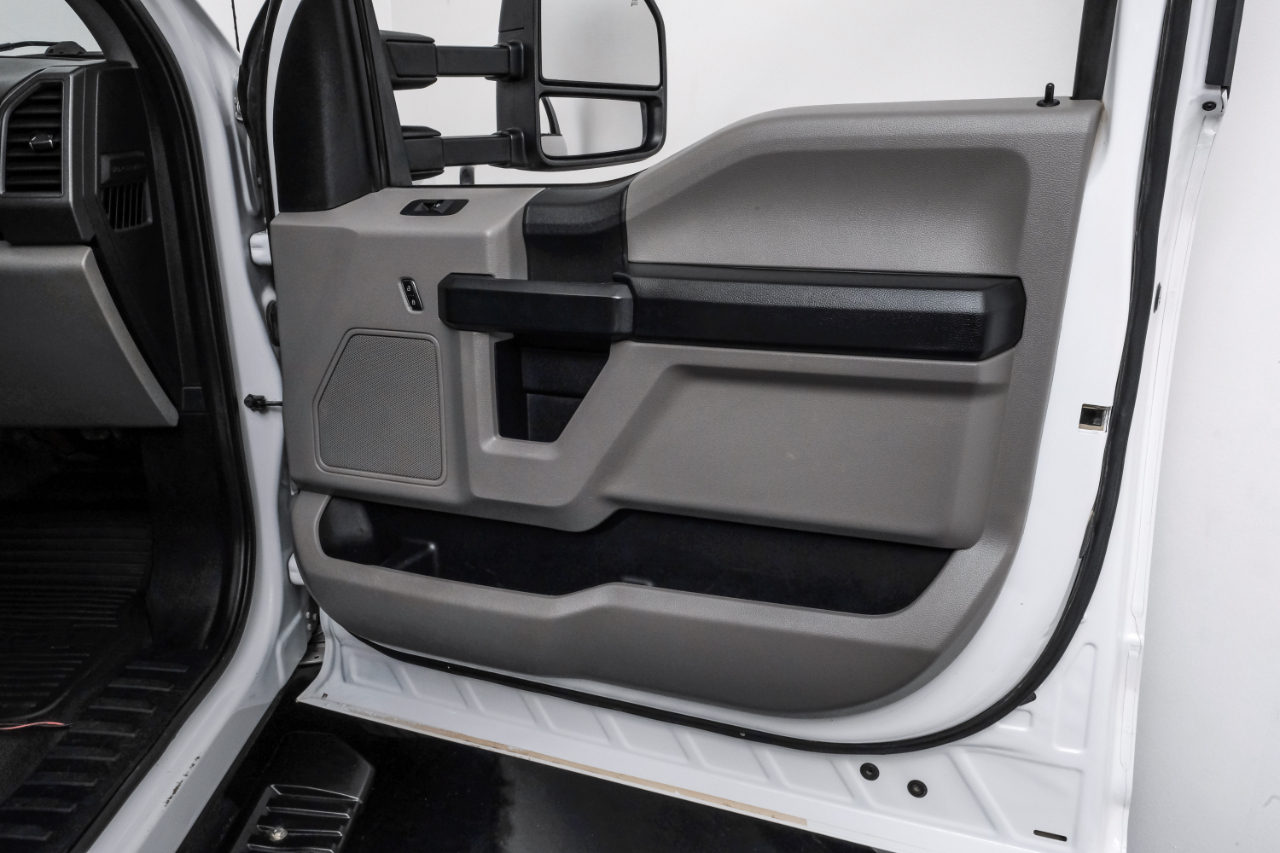 Ford Super Duty F-550 DRW Lariat 4WD Crew Cab 179" WB 60" CA 2020