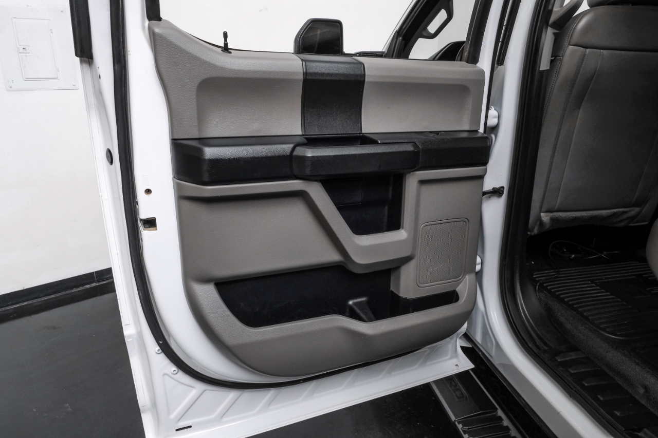 Ford Super Duty F-550 DRW Lariat 4WD Crew Cab 179" WB 60" CA 2020