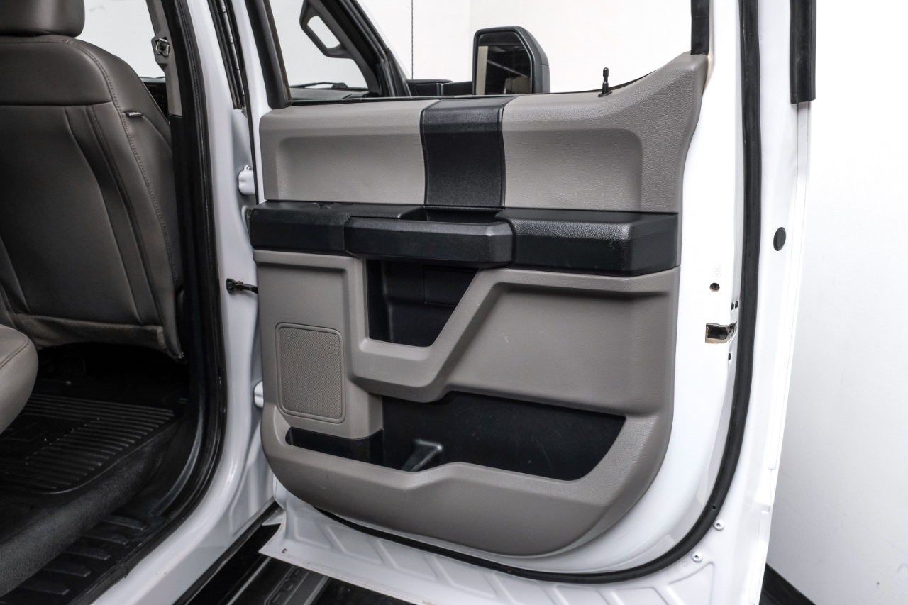 Ford Super Duty F-550 DRW Lariat 4WD Crew Cab 179" WB 60" CA 2020