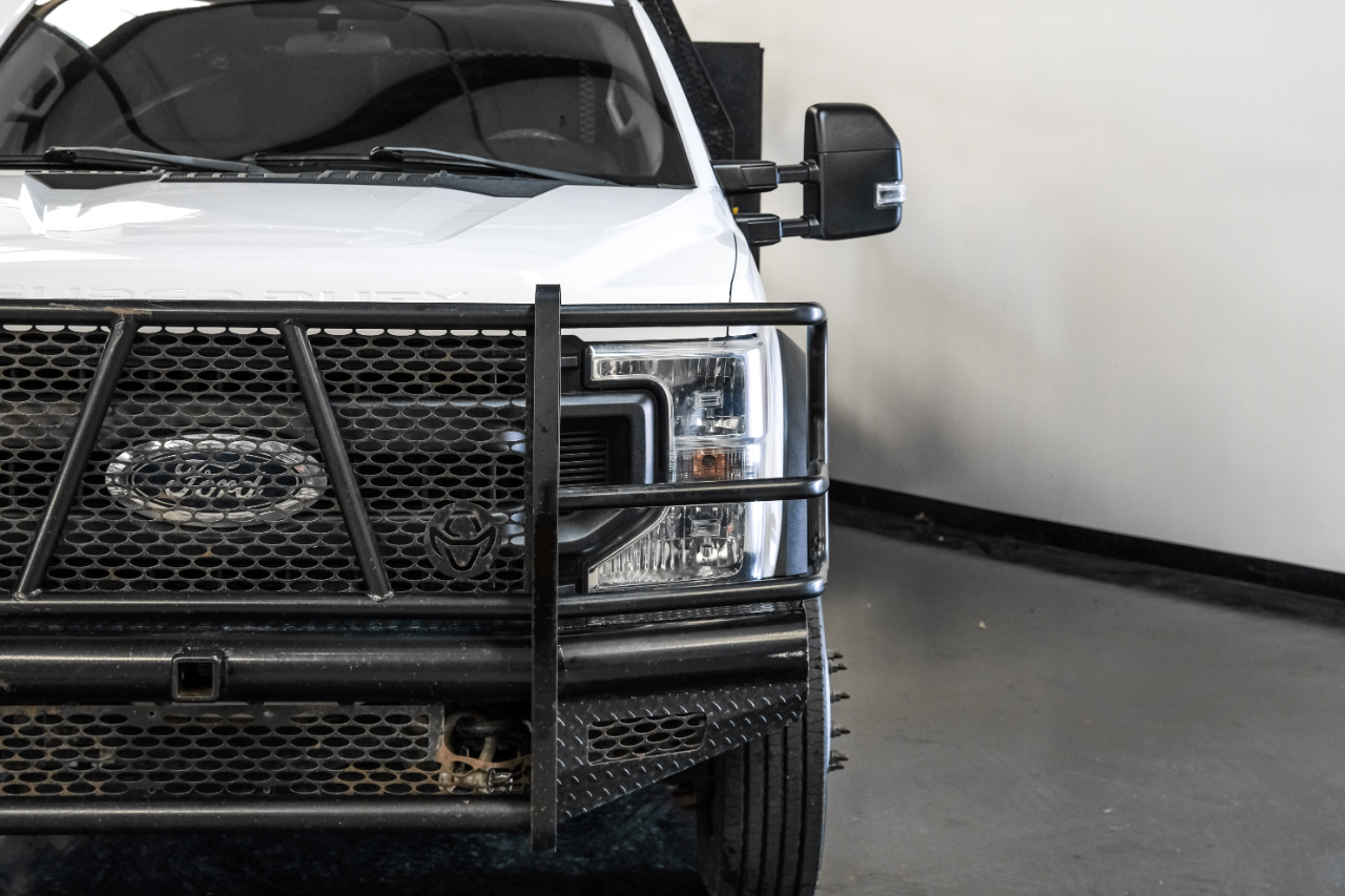 Ford Super Duty F-550 DRW Lariat 4WD Crew Cab 179" WB 60" CA 2020