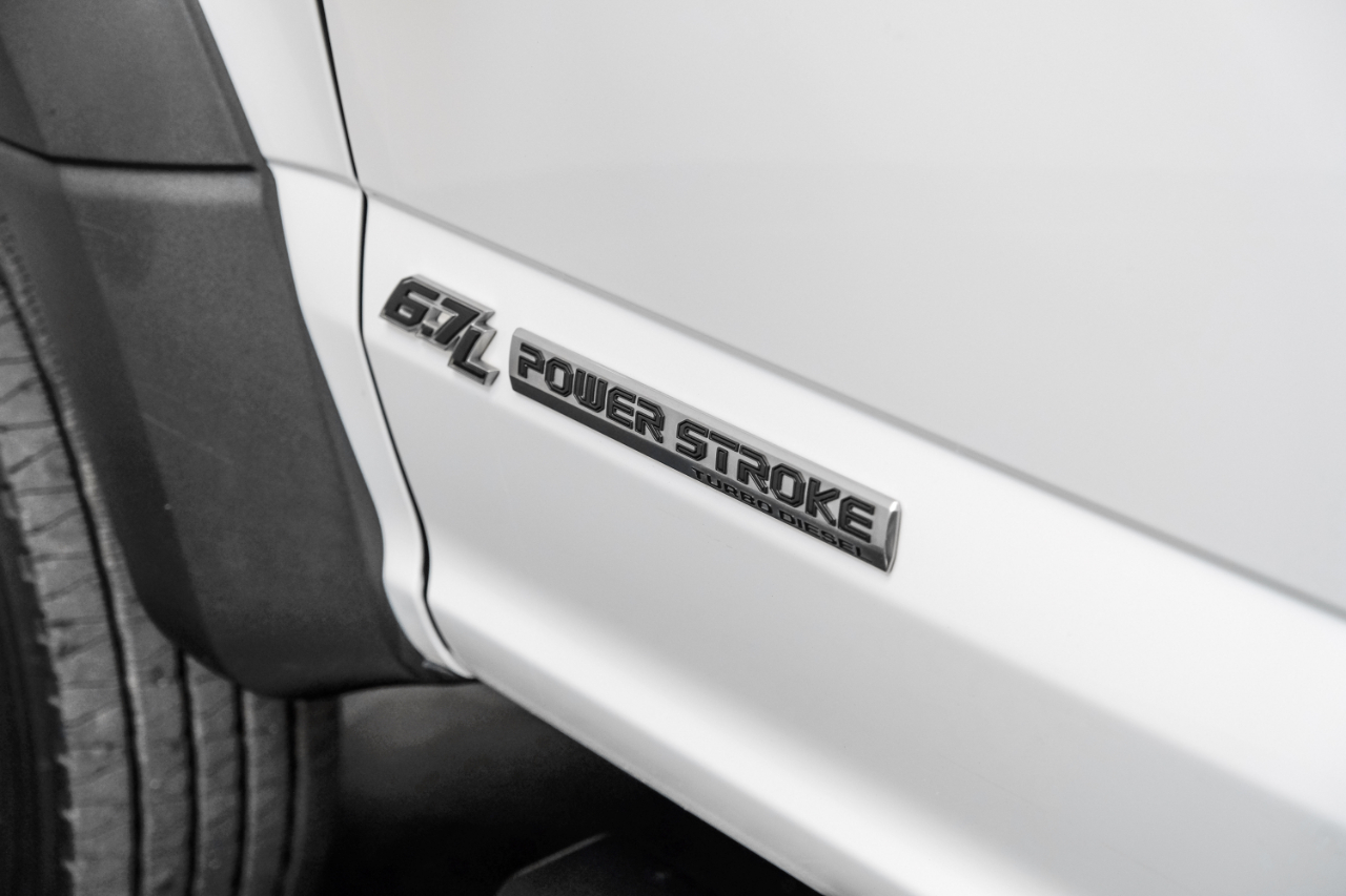 Ford Super Duty F-550 DRW Lariat 4WD Crew Cab 179" WB 60" CA 2020