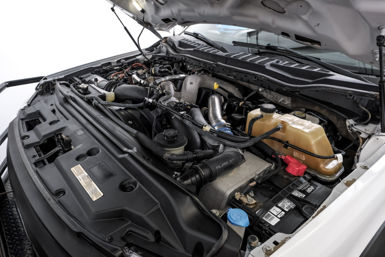 Ford Super Duty F-550 DRW Lariat 4WD Crew Cab 179" WB 60" CA 2020