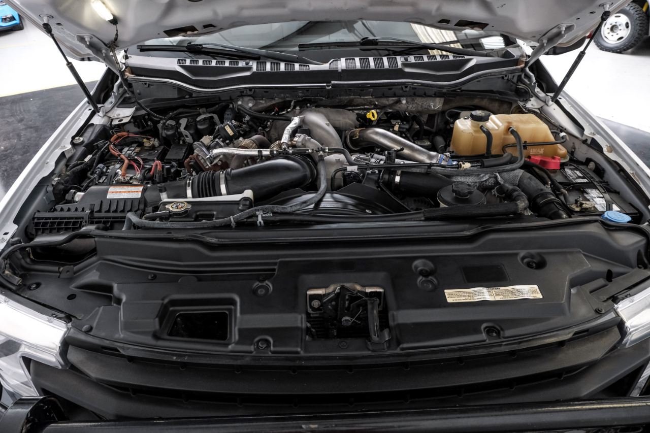 Ford Super Duty F-550 DRW Lariat 4WD Crew Cab 179" WB 60" CA 2020