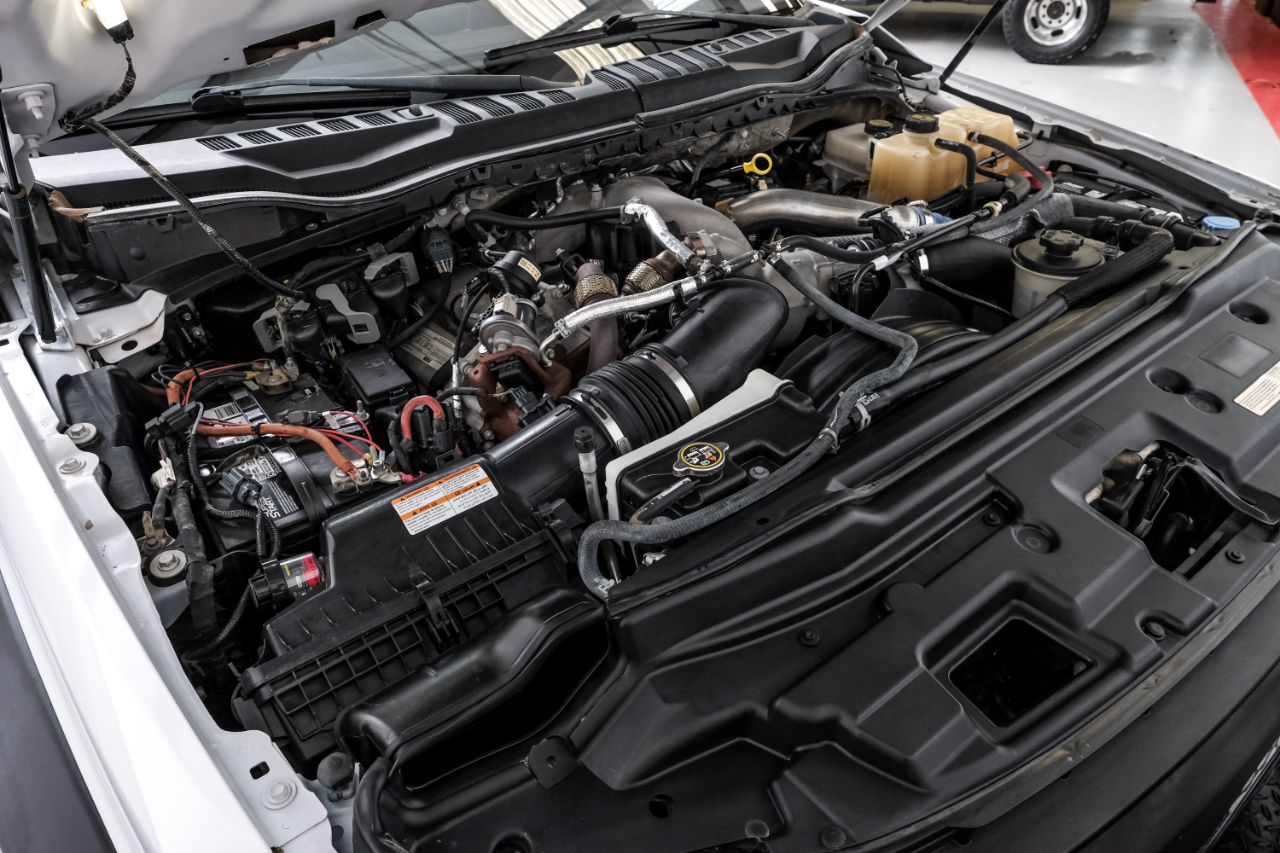 Ford Super Duty F-550 DRW Lariat 4WD Crew Cab 179" WB 60" CA 2020