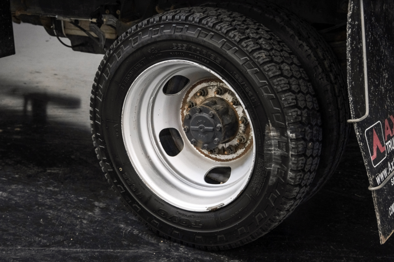 Ford Super Duty F-550 DRW Lariat 4WD Crew Cab 179" WB 60" CA 2020