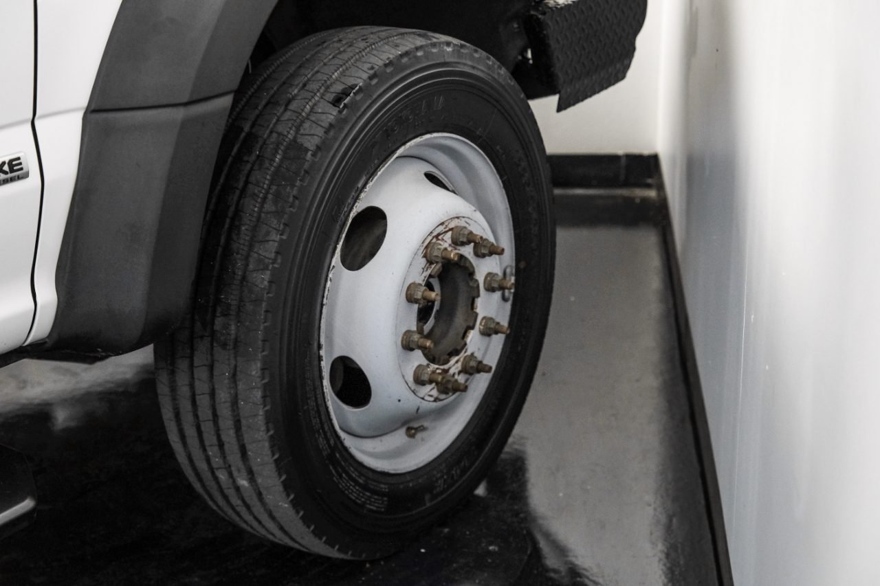 Ford Super Duty F-550 DRW Lariat 4WD Crew Cab 179" WB 60" CA 2020