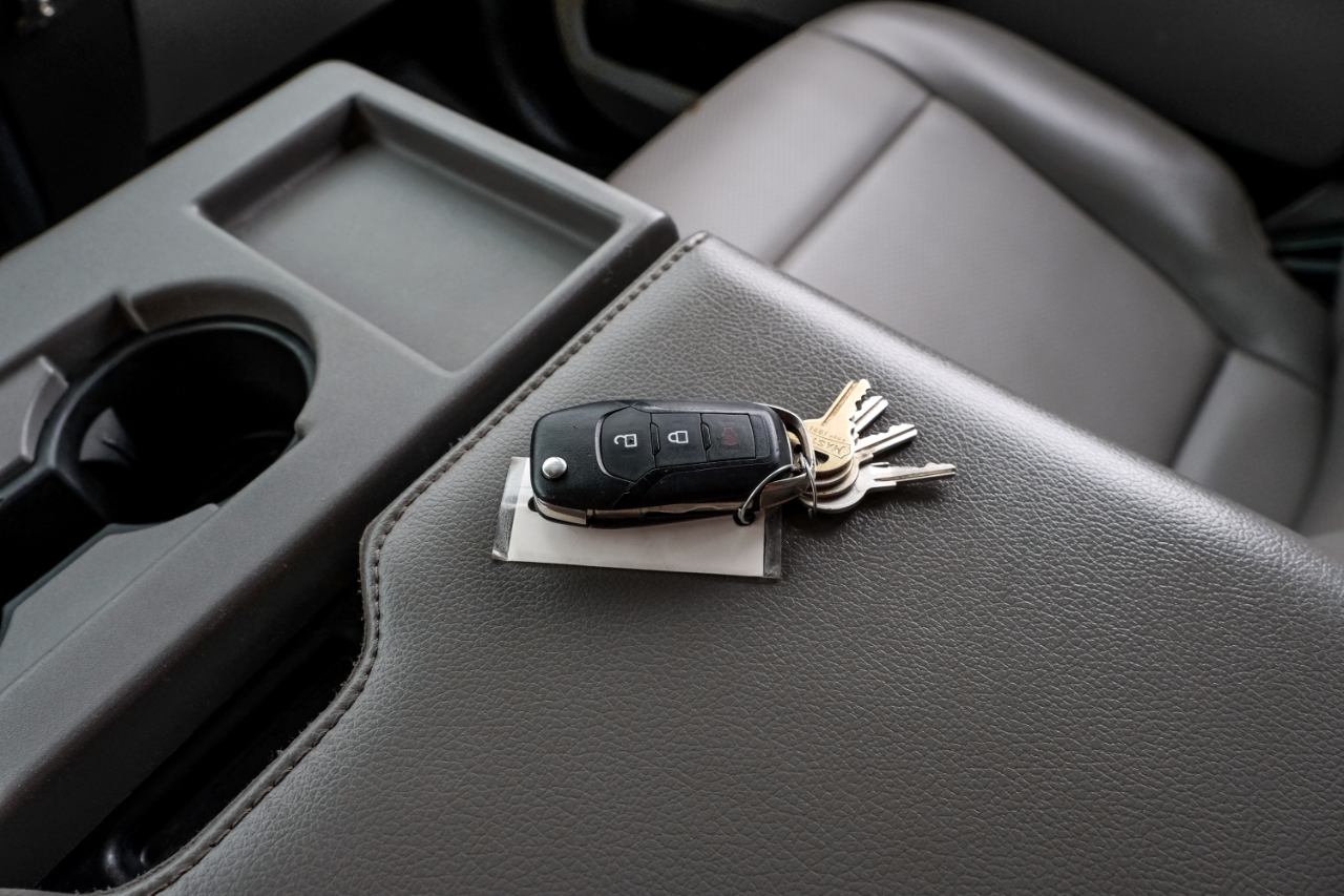 Ford Super Duty F-550 DRW Lariat 4WD Crew Cab 179" WB 60" CA 2020