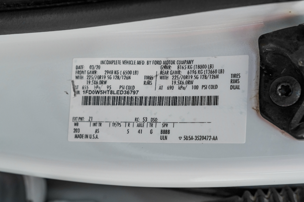 Ford Super Duty F-550 DRW Lariat 4WD Crew Cab 179" WB 60" CA 2020