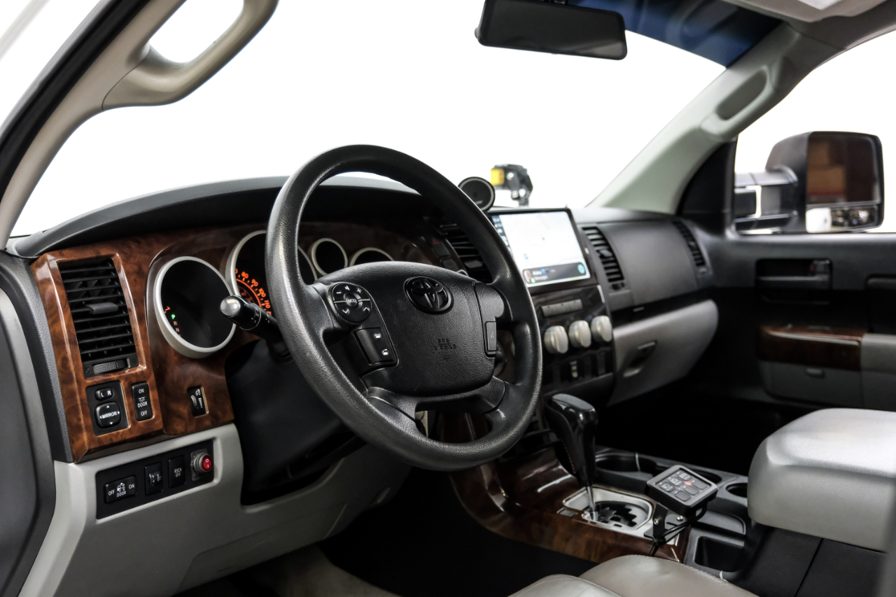 Toyota Tundra 4WD Truck CrewMax 5.7L FFV V8 6-Spd AT (Natl) 2010