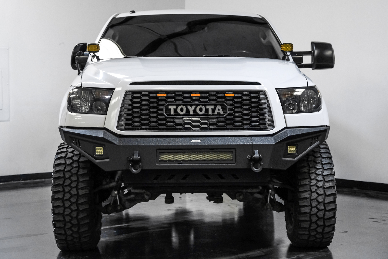 Toyota Tundra 4WD Truck CrewMax 5.7L FFV V8 6-Spd AT (Natl) 2010