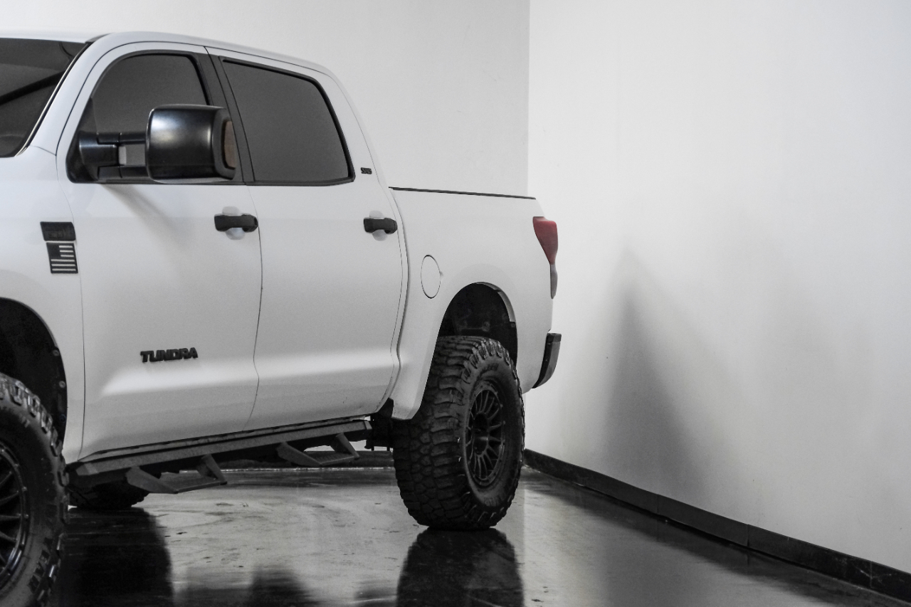 Toyota Tundra 4WD Truck CrewMax 5.7L FFV V8 6-Spd AT (Natl) 2010