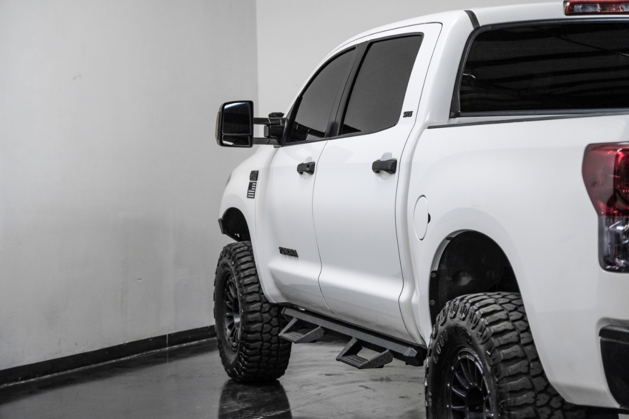 Toyota Tundra 4WD Truck CrewMax 5.7L FFV V8 6-Spd AT (Natl) 2010