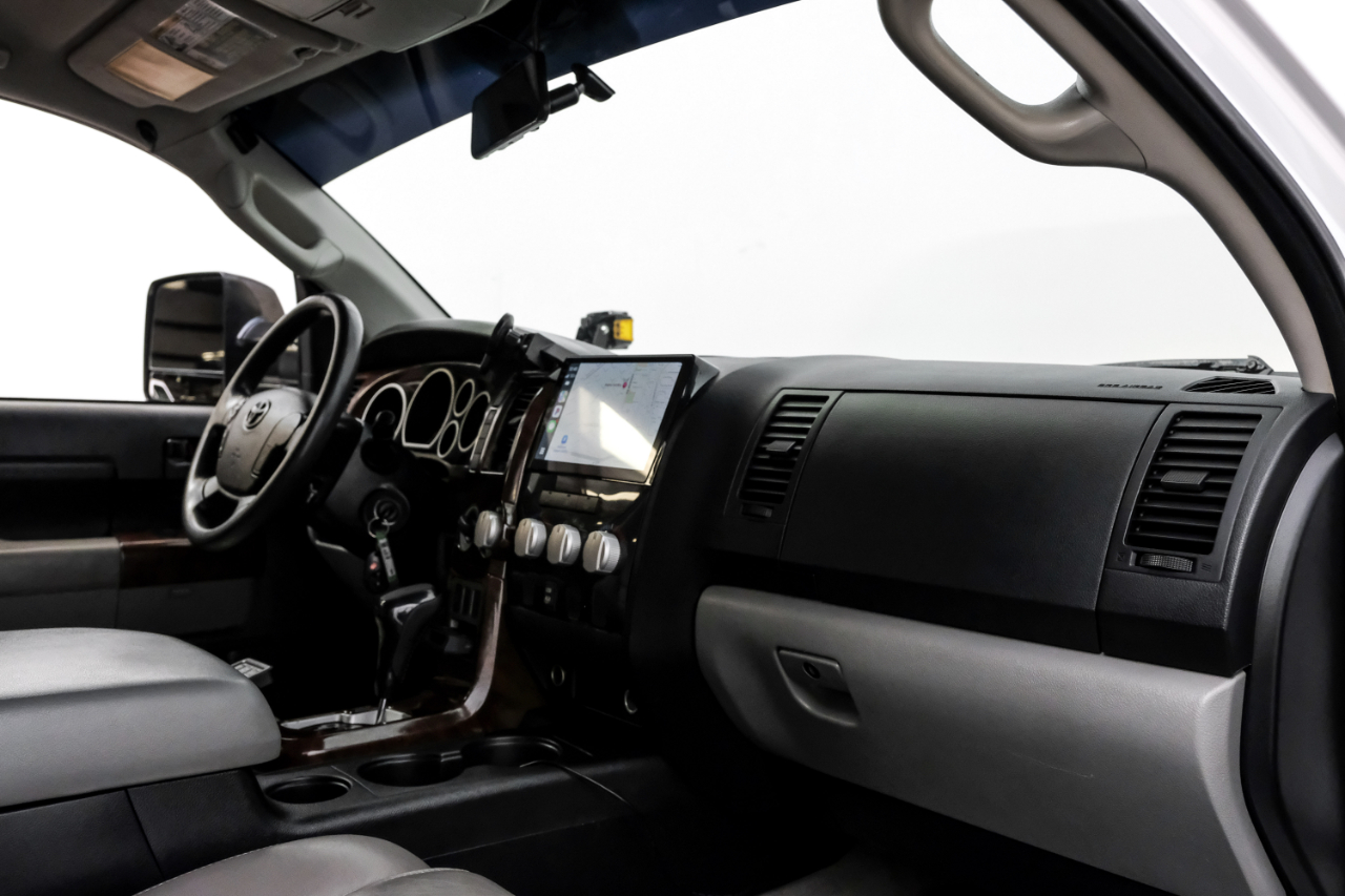 Toyota Tundra 4WD Truck CrewMax 5.7L FFV V8 6-Spd AT (Natl) 2010