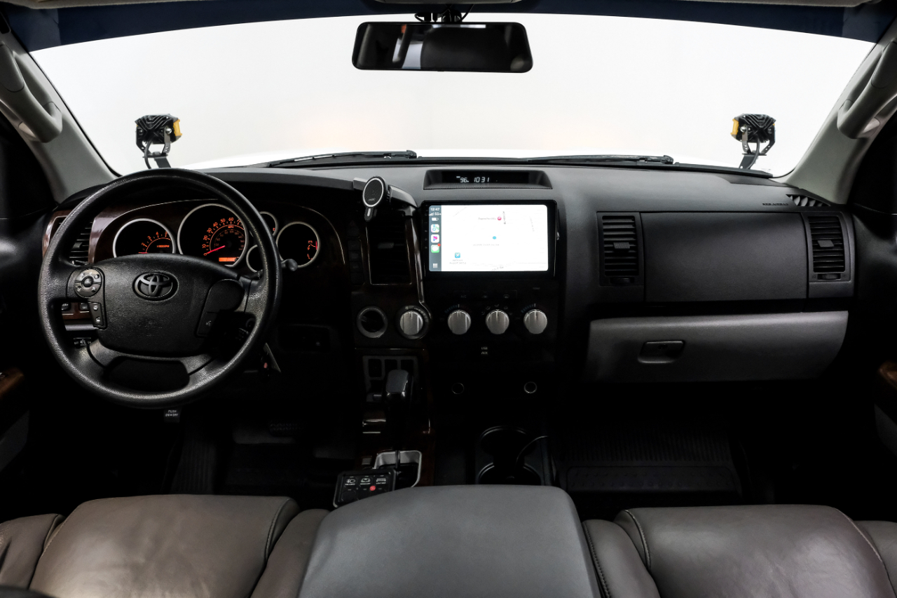 Toyota Tundra 4WD Truck CrewMax 5.7L FFV V8 6-Spd AT (Natl) 2010