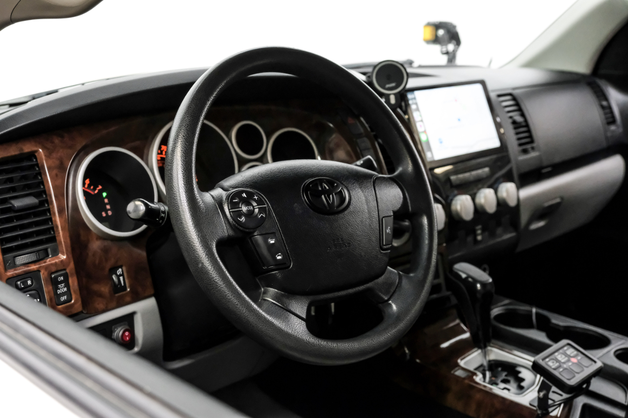 Toyota Tundra 4WD Truck CrewMax 5.7L FFV V8 6-Spd AT (Natl) 2010