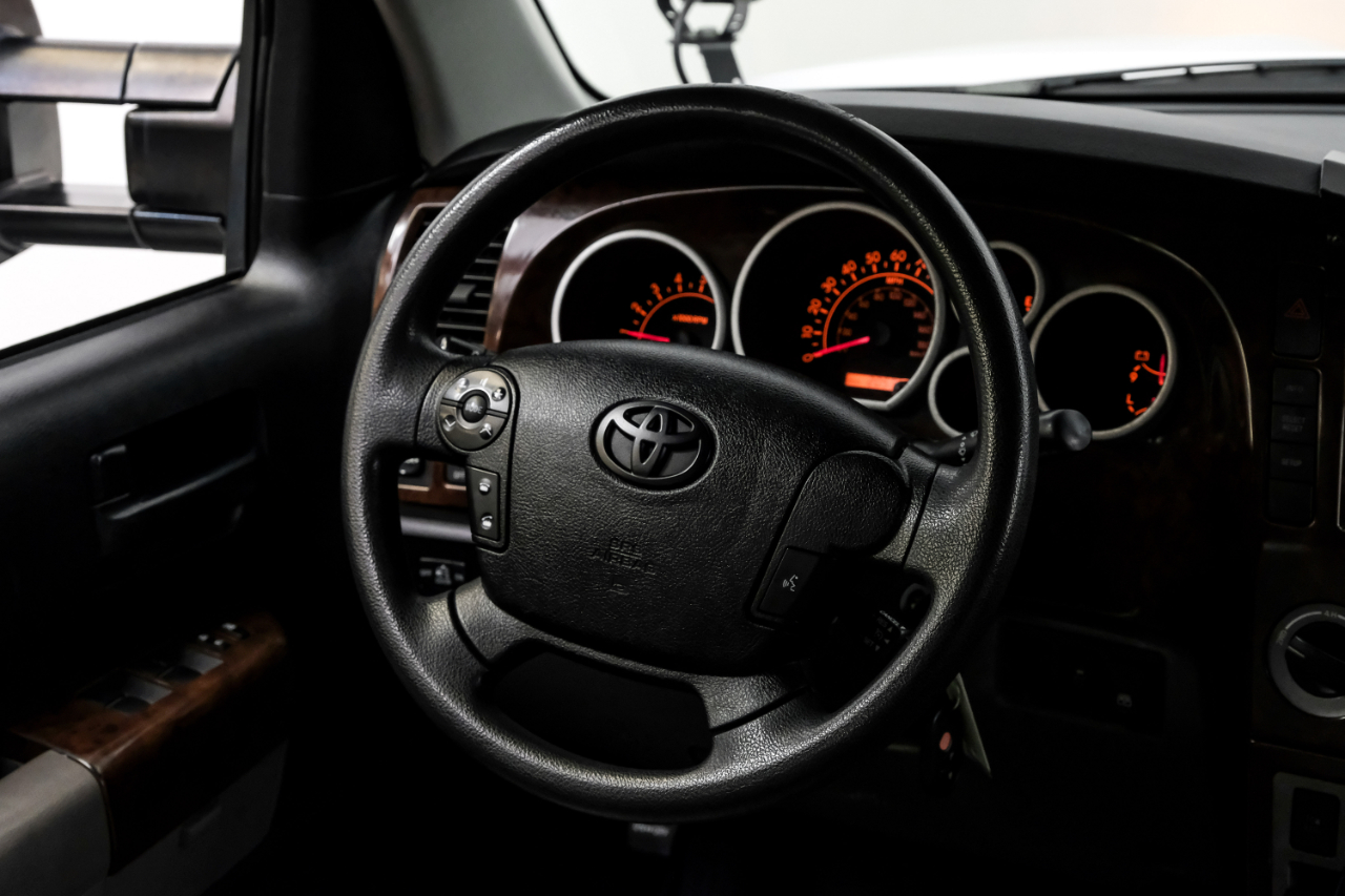 Toyota Tundra 4WD Truck CrewMax 5.7L FFV V8 6-Spd AT (Natl) 2010