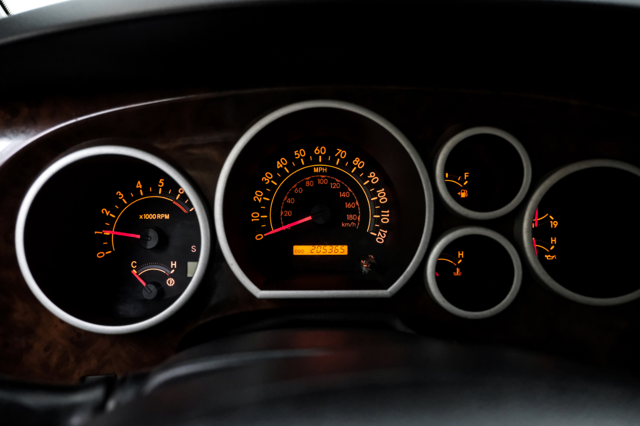 Toyota Tundra 4WD Truck CrewMax 5.7L FFV V8 6-Spd AT (Natl) 2010