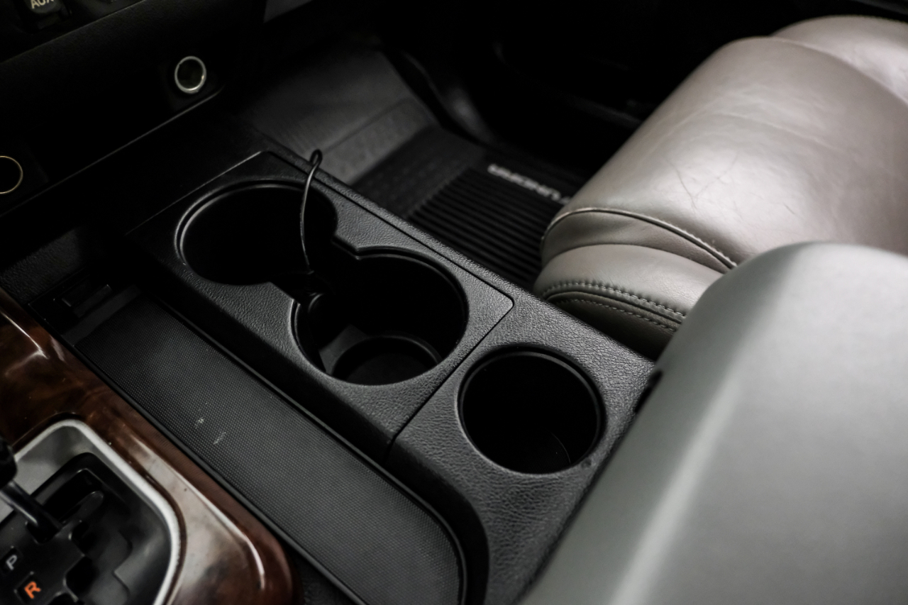 Toyota Tundra 4WD Truck CrewMax 5.7L FFV V8 6-Spd AT (Natl) 2010