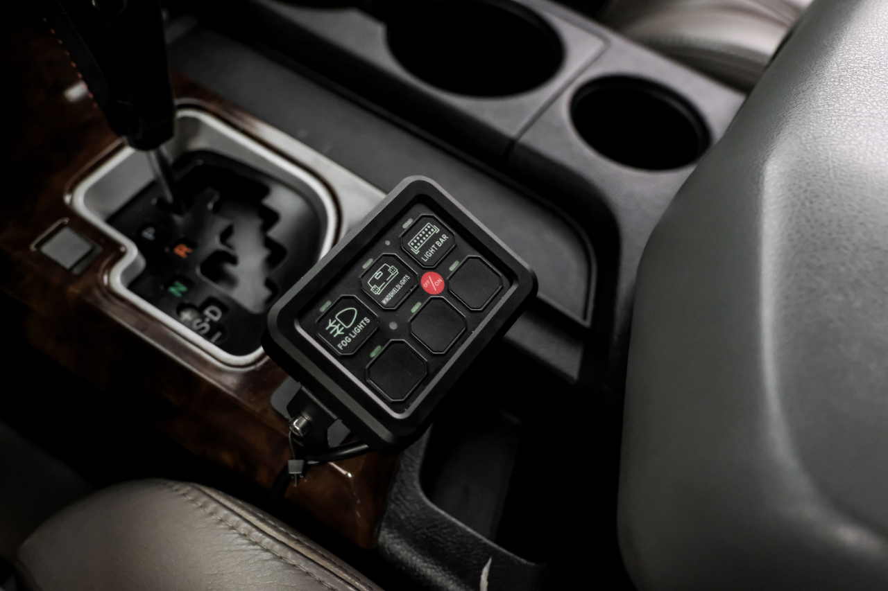 Toyota Tundra 4WD Truck CrewMax 5.7L FFV V8 6-Spd AT (Natl) 2010