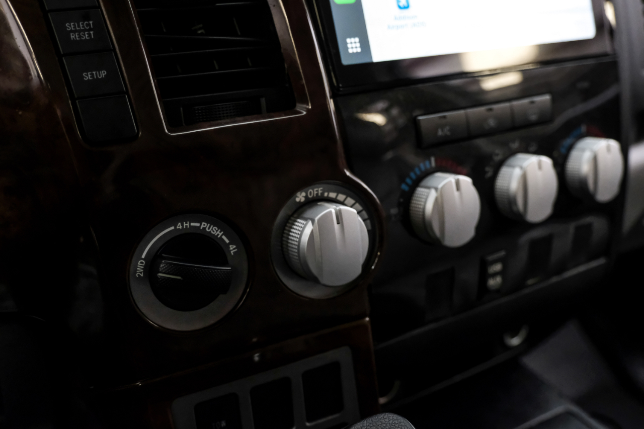 Toyota Tundra 4WD Truck CrewMax 5.7L FFV V8 6-Spd AT (Natl) 2010