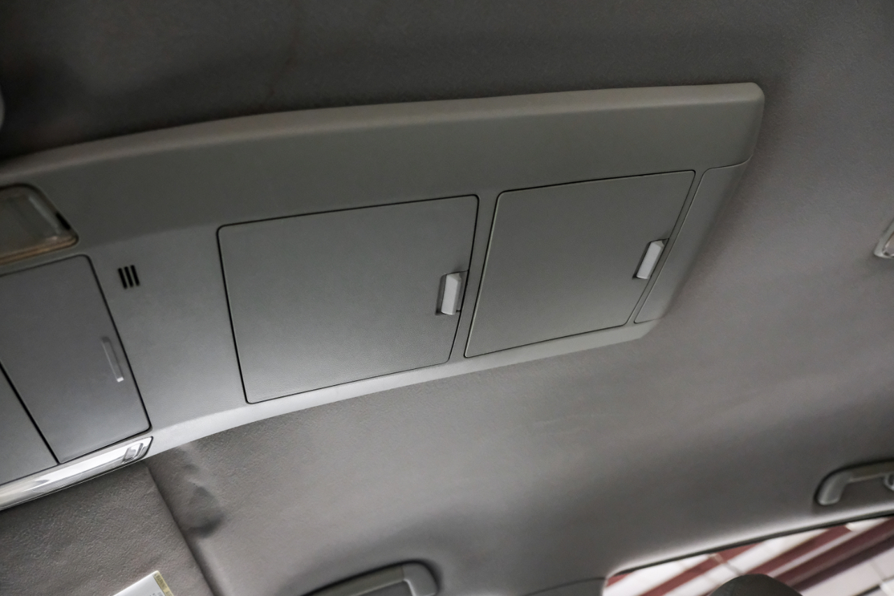 Toyota Tundra 4WD Truck CrewMax 5.7L FFV V8 6-Spd AT (Natl) 2010