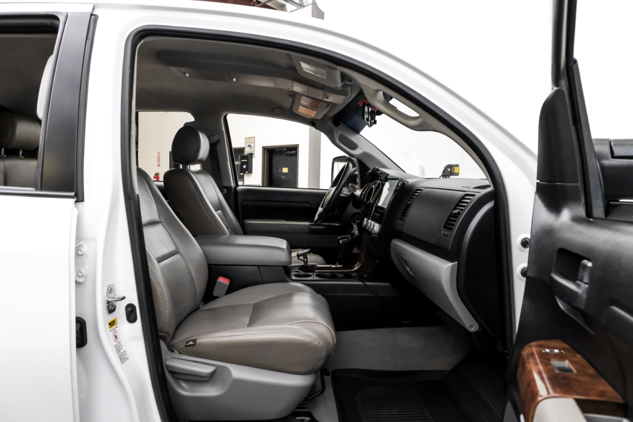 Toyota Tundra 4WD Truck CrewMax 5.7L FFV V8 6-Spd AT (Natl) 2010