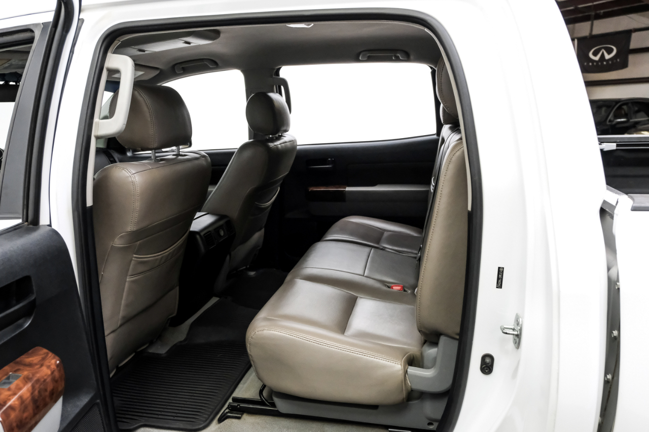 Toyota Tundra 4WD Truck CrewMax 5.7L FFV V8 6-Spd AT (Natl) 2010