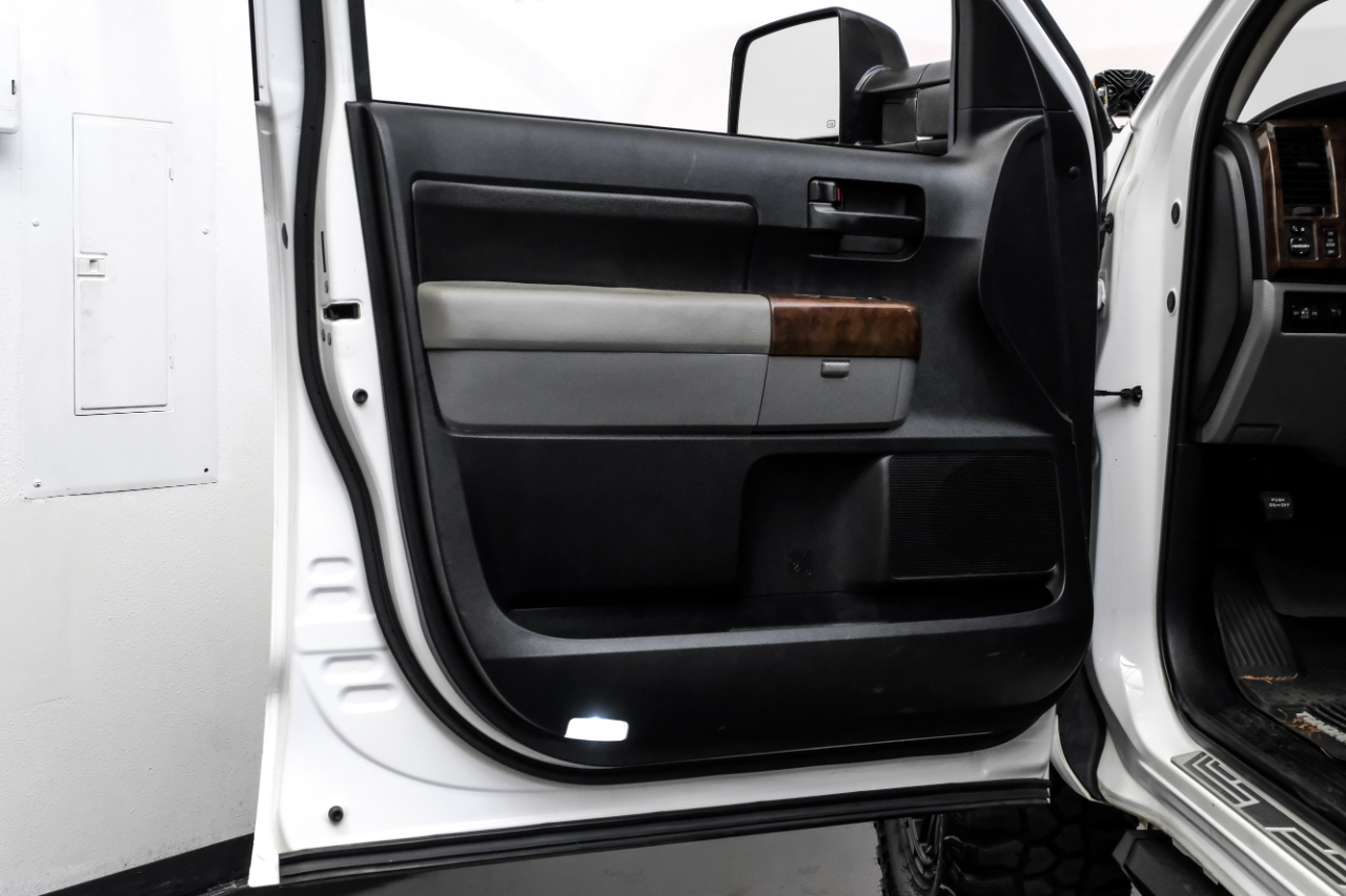 Toyota Tundra 4WD Truck CrewMax 5.7L FFV V8 6-Spd AT (Natl) 2010