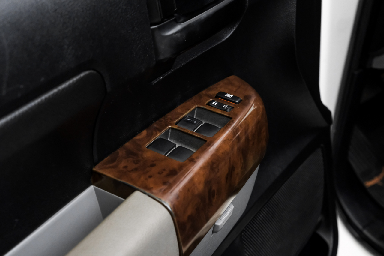 Toyota Tundra 4WD Truck CrewMax 5.7L FFV V8 6-Spd AT (Natl) 2010