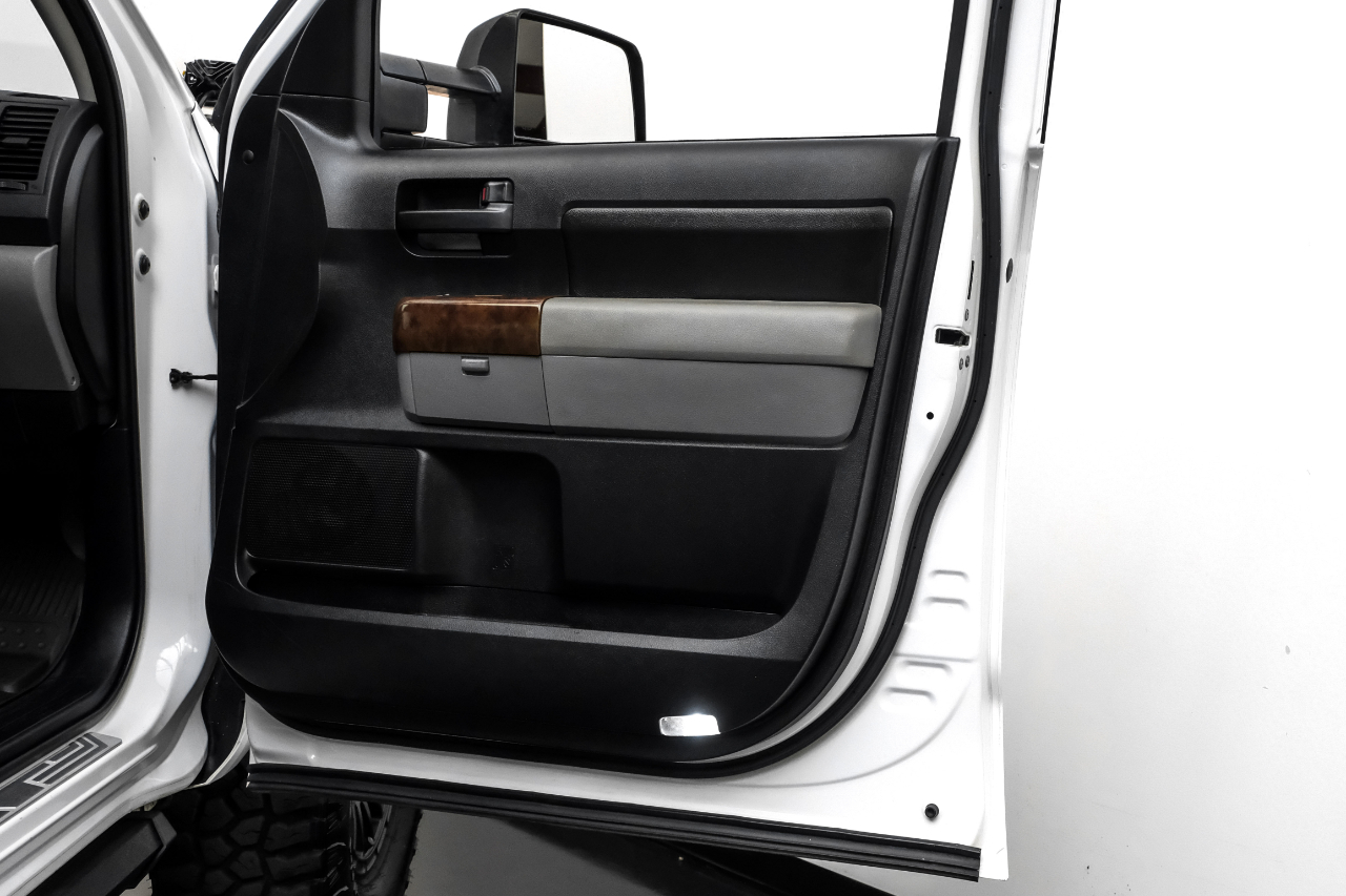 Toyota Tundra 4WD Truck CrewMax 5.7L FFV V8 6-Spd AT (Natl) 2010