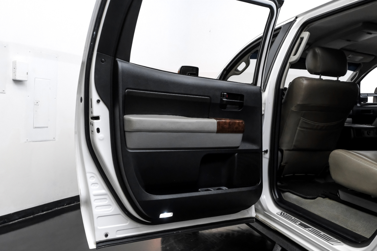 Toyota Tundra 4WD Truck CrewMax 5.7L FFV V8 6-Spd AT (Natl) 2010