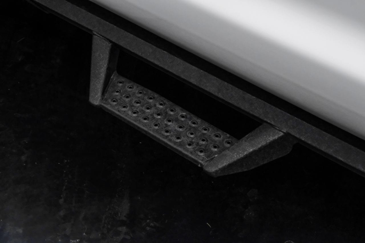 Toyota Tundra 4WD Truck CrewMax 5.7L FFV V8 6-Spd AT (Natl) 2010