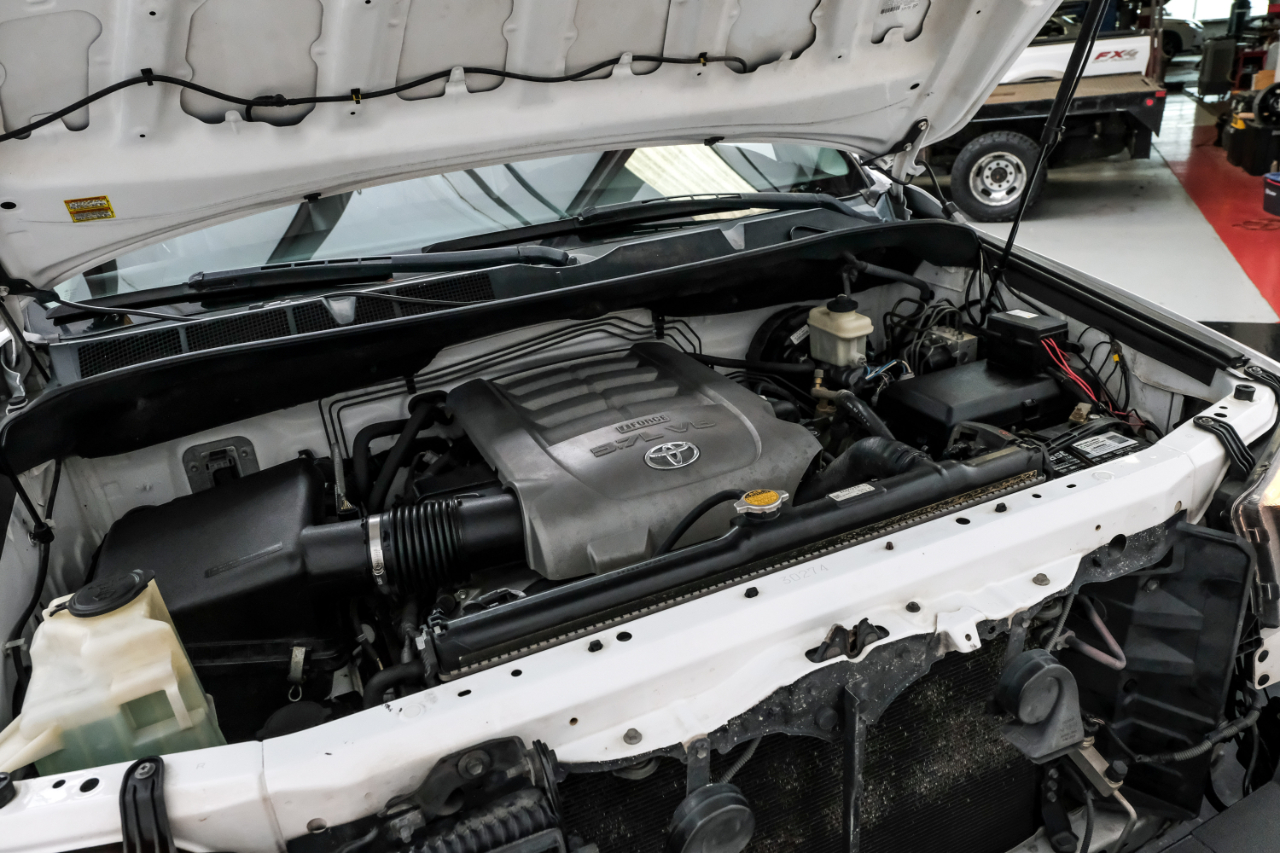 Toyota Tundra 4WD Truck CrewMax 5.7L FFV V8 6-Spd AT (Natl) 2010