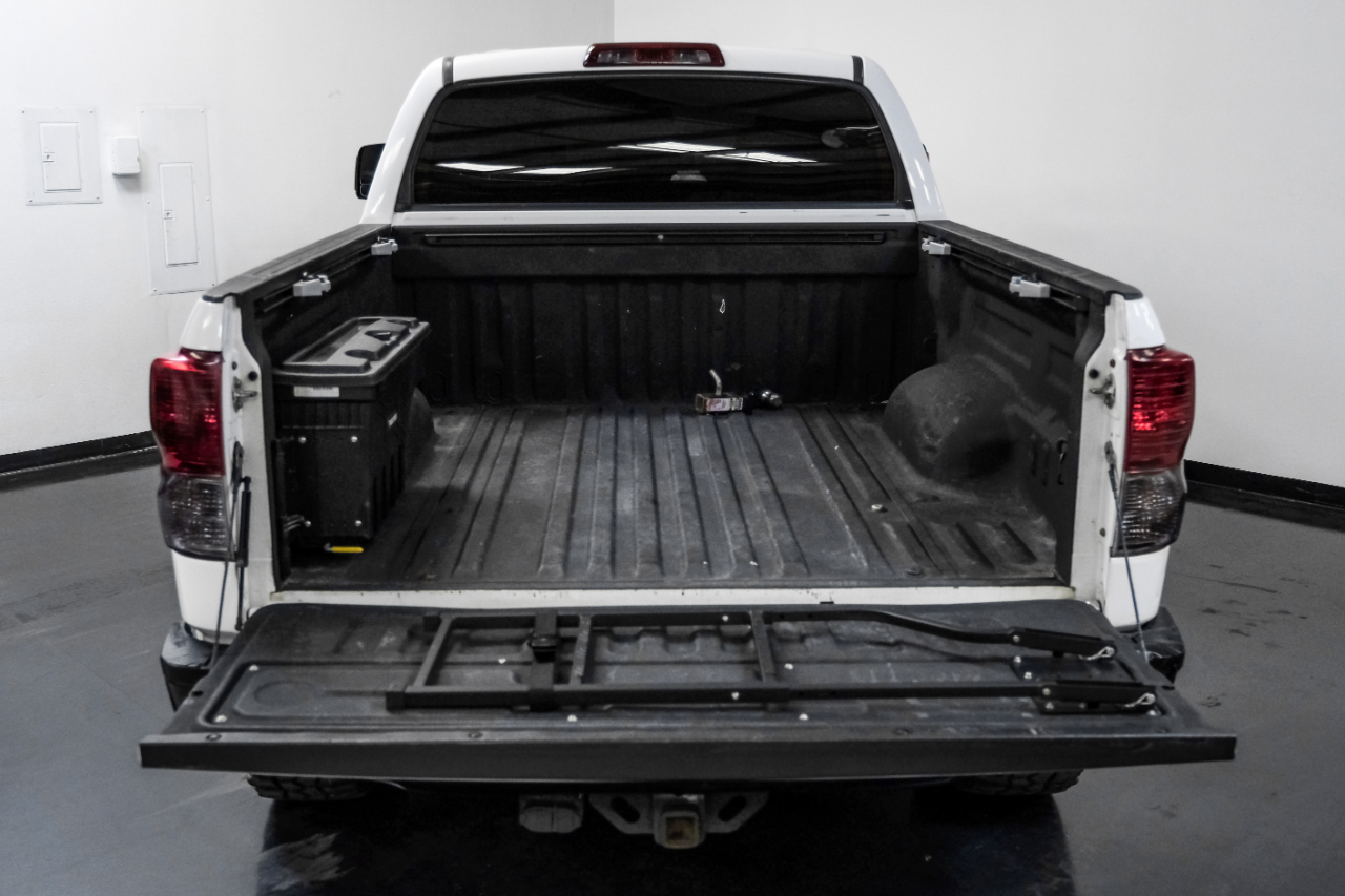 Toyota Tundra 4WD Truck CrewMax 5.7L FFV V8 6-Spd AT (Natl) 2010