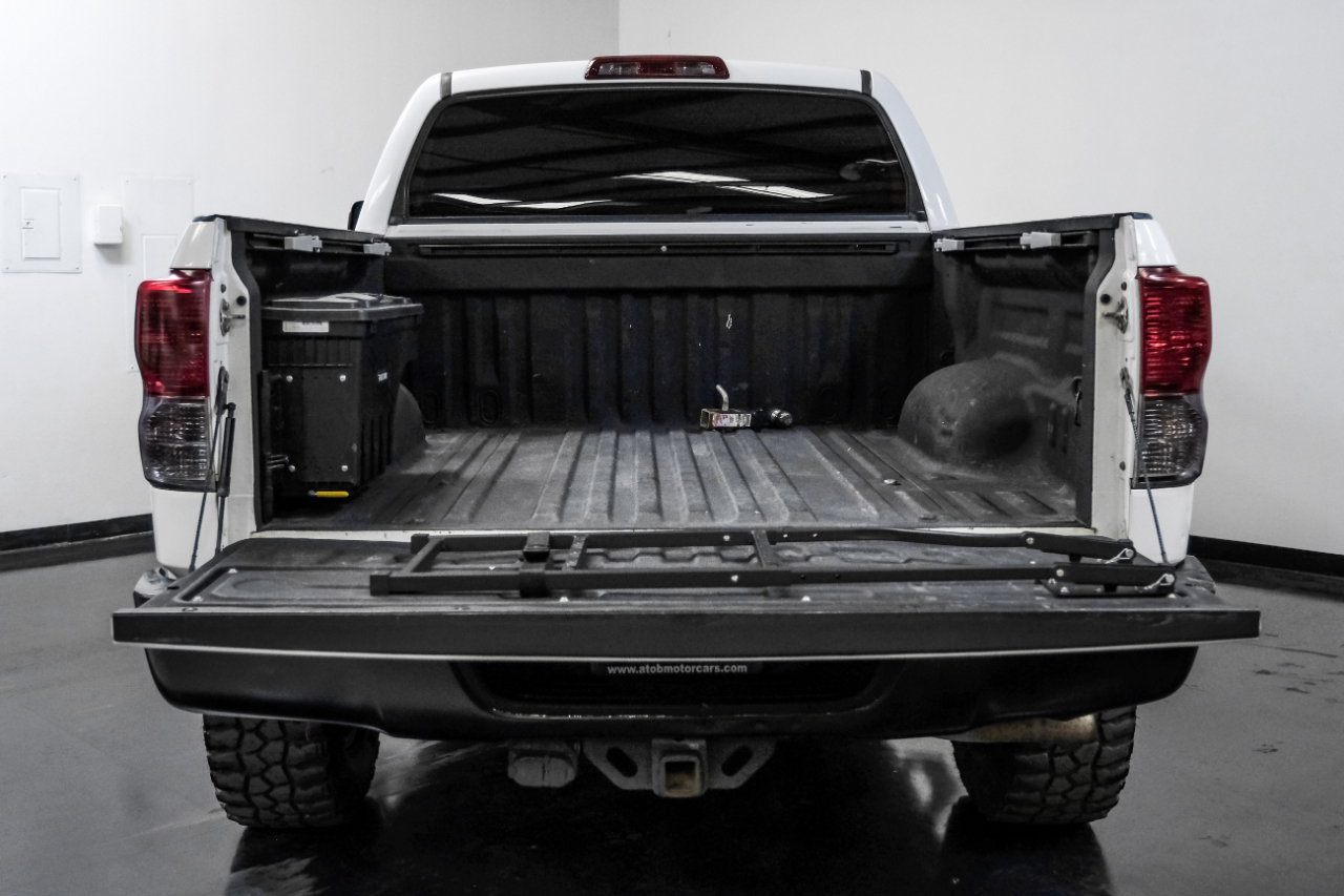 Toyota Tundra 4WD Truck CrewMax 5.7L FFV V8 6-Spd AT (Natl) 2010