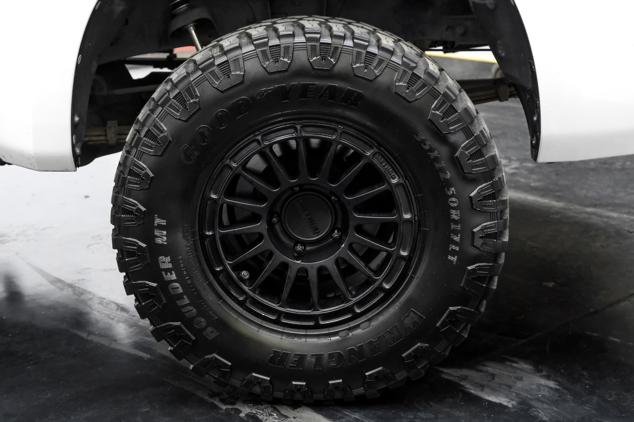 Toyota Tundra 4WD Truck CrewMax 5.7L FFV V8 6-Spd AT (Natl) 2010