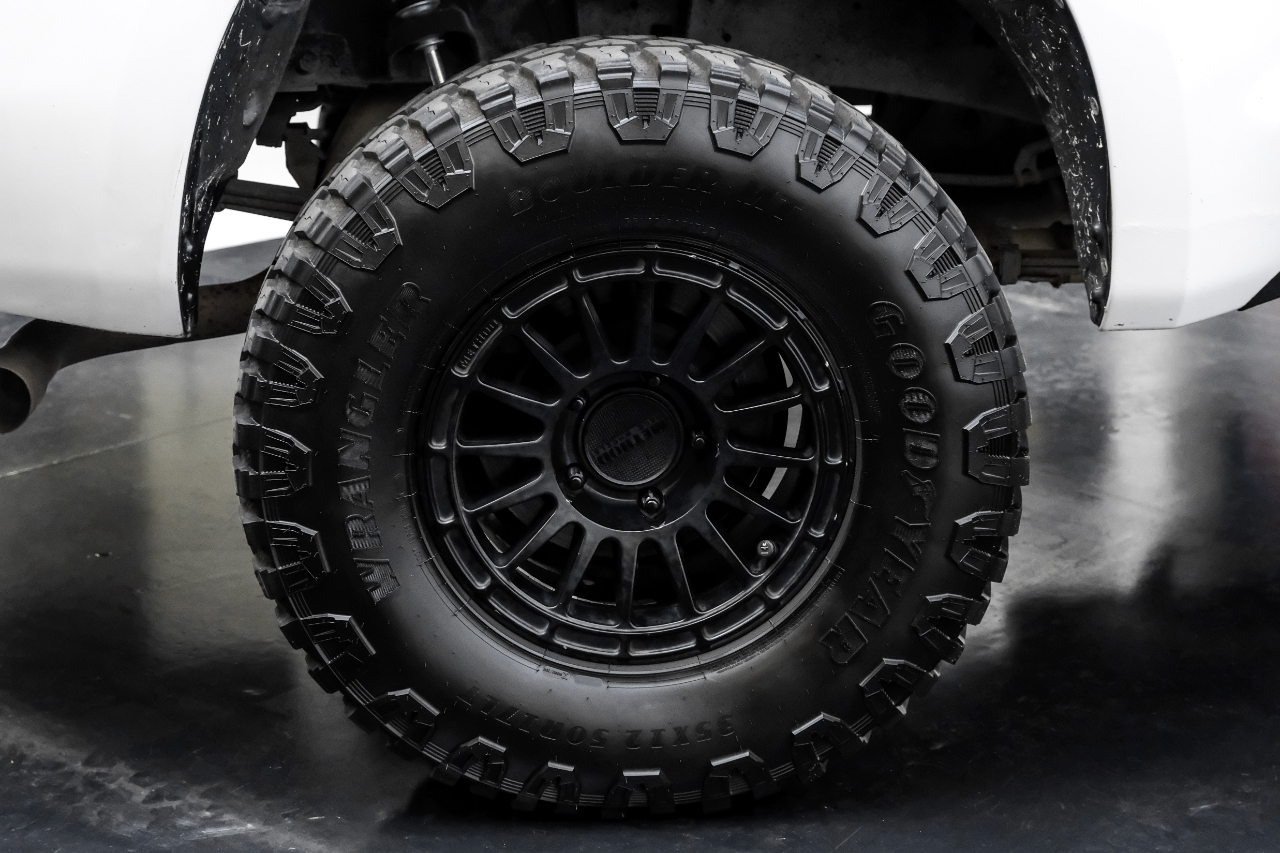 Toyota Tundra 4WD Truck CrewMax 5.7L FFV V8 6-Spd AT (Natl) 2010